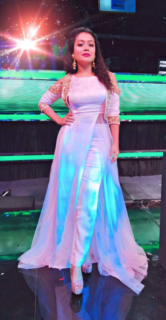 Neha Kakkar, Dhvani Bhanushali, Shreya Ghoshal: Best Look In A Gown - 0