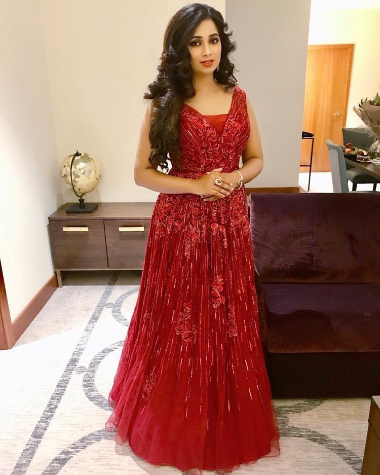 Neha Kakkar, Dhvani Bhanushali, Shreya Ghoshal: Best Look In A Gown - 8