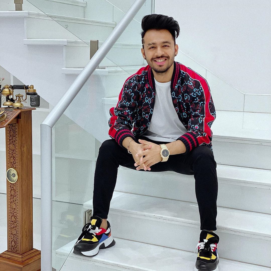 Neha Kakkar, Sonu Kakkar, Tony Kakkar, and Their Amazing Fashion Quotient 5