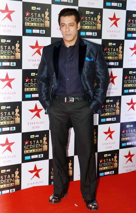 Salman Khan, Shah Rukh Khan, Aamir Khan & Akshay Kumar: Stars & their ultimate red carpet looks - 3