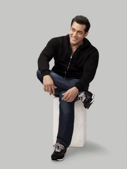 Salman Khan, Shah Rukh Khan, Akshay Kumar: Hot Black Looks Will Make You Buy One, See Pics!! - 3