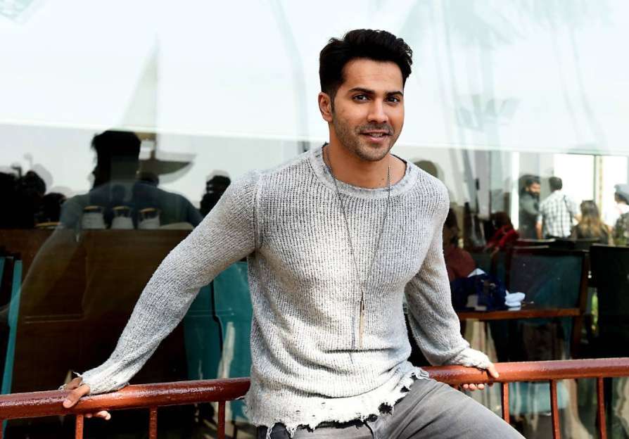 Sassy Style: Get Lively Like Varun Dhawan, Kartik Aaryan and Hrithik Roshan In Casual Styles - 0