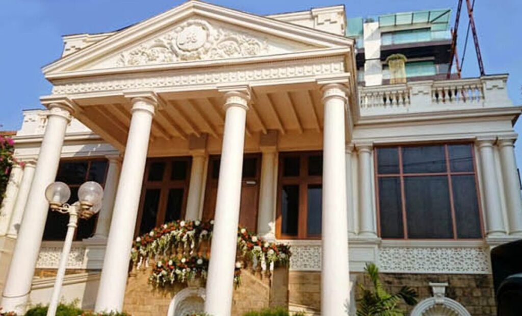 Shah Rukh Khan and His Mannat Lifestyle REVEALED - 0