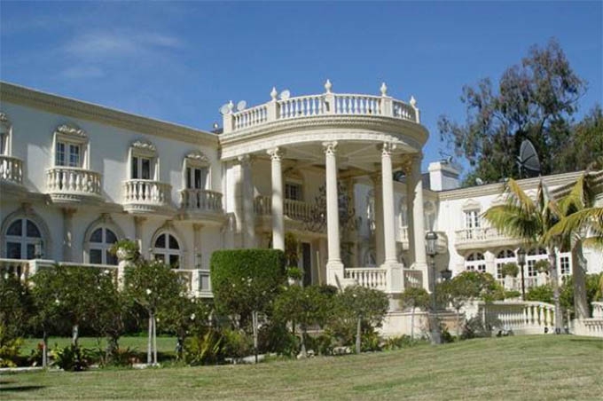 Shah Rukh Khan and His Mannat Lifestyle REVEALED - 5