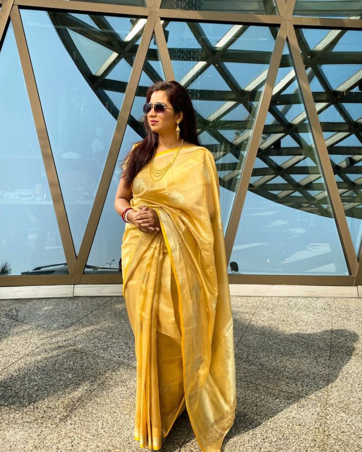 Shreya Ghoshal And Her Love For Traditional Attires - 0