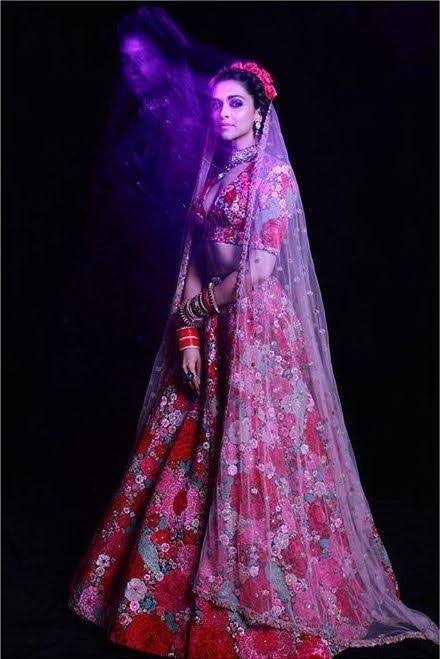 Style This Gorgeous Sabyasachi Lehenga With A Classy Makeup Look Just Like Priyanka Chopra, Shraddha Kapoor And Deepika Padukone 2