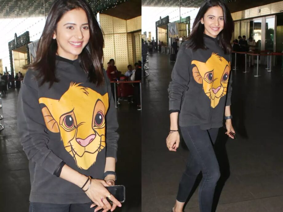 Taapsee Pannu, Rakul Preet Singh, Samantha Akkineni: Who Wore Sweatshirt Better? - 1