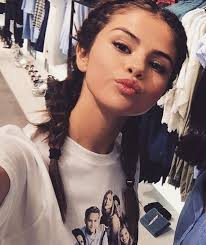 These Pictures Prove That Selena Gomez Is The Perfect ‘Pout Queen’ - 2