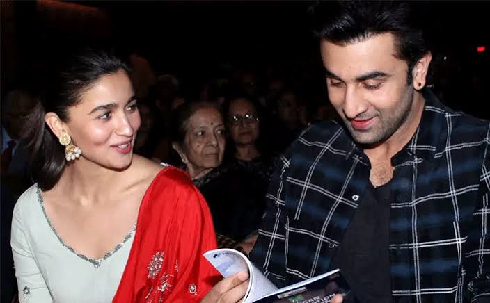 [Bollywood Gossip] 4 Moments When Ranbir Kapoor Cared For Alia Bhatt - 3