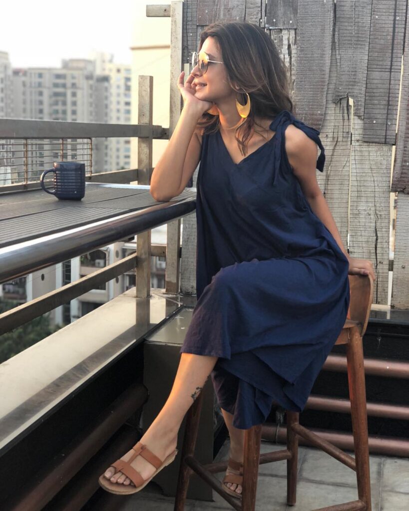 These Surbhi Jyoti And Jennifer Winget’s Blue Outfits Will Surely Add Charm To Your Look!! - 3