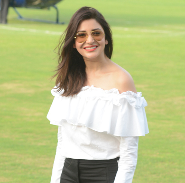 Times Jacqueline Fernandez, Janhvi Kapoor, and Anushka Sharma Nailed Their Off-Shoulder Outfits To Perfection - 5