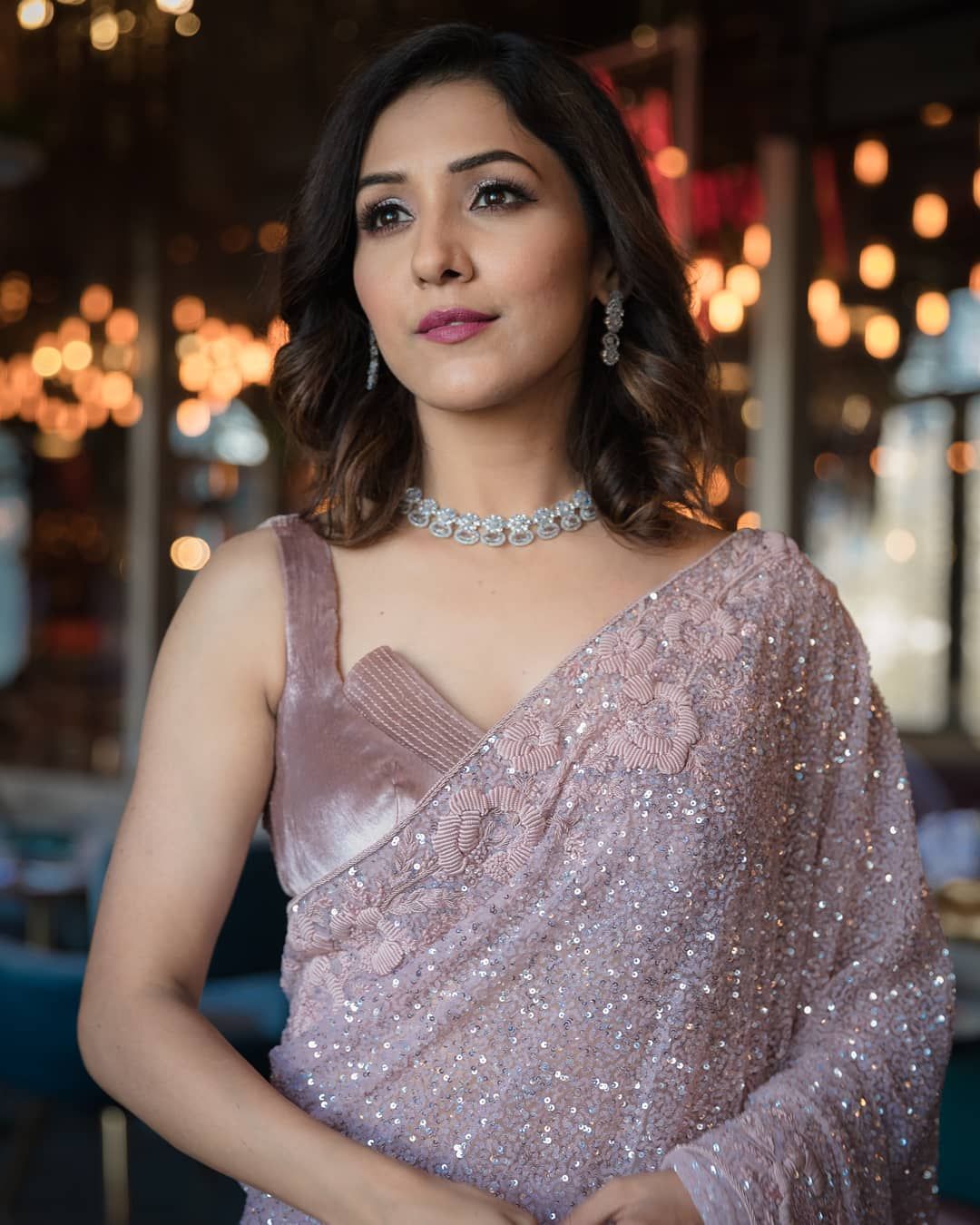 Times When Neeti Mohan, Dhvani Bhanushali and Neha Kakkar Slayed The Saree Look To Perfection 6