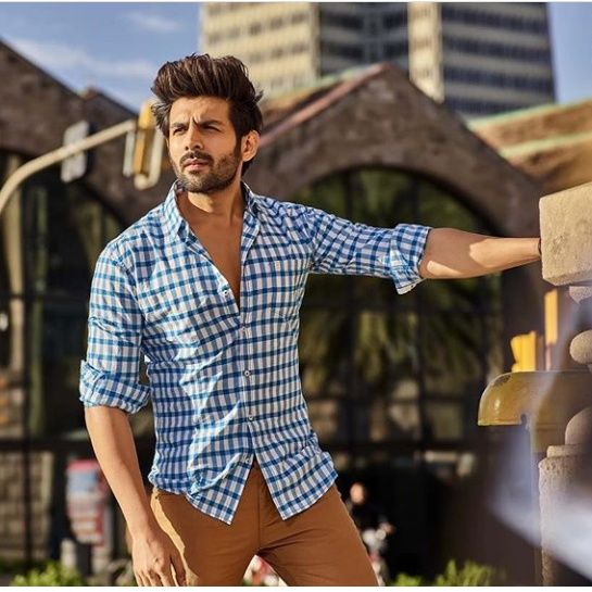 Tuesday Trendz: Dynamic Trending Outfits From Kartik Aaryan, Hrithik Roshan and Akshay Kumar - 1