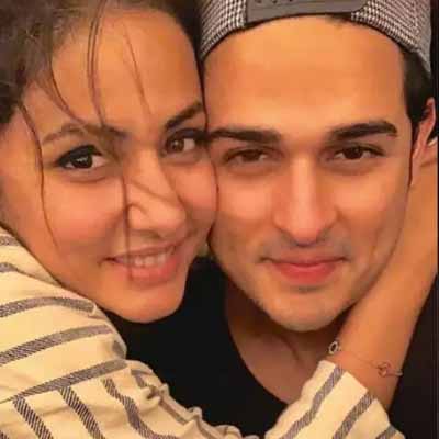 4 Times Priyank Sharma & Hina Khan Looked Hot In Selfie - 3