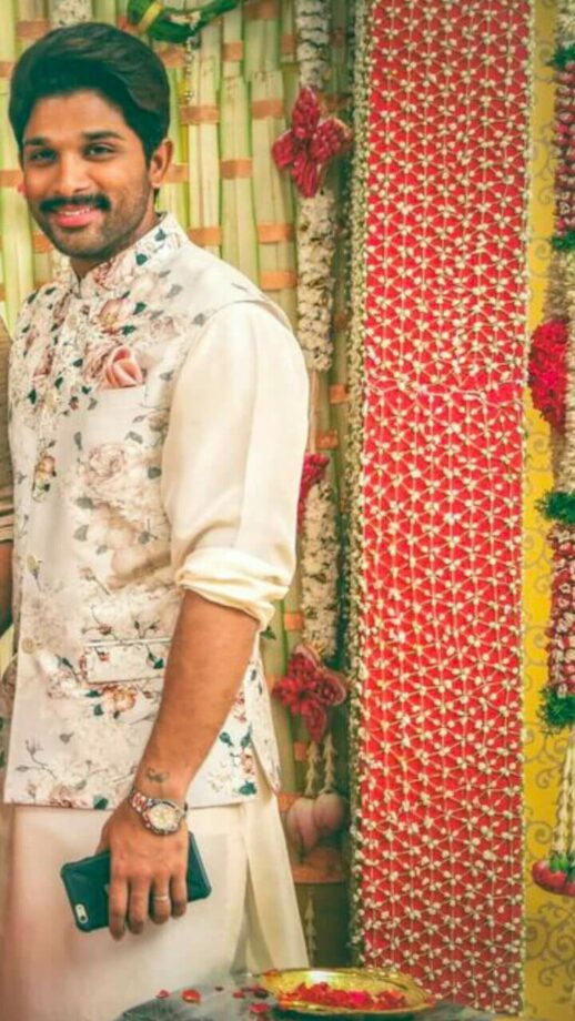 5 Times Allu Arjun Looked Hot In Printed Outfits - 2