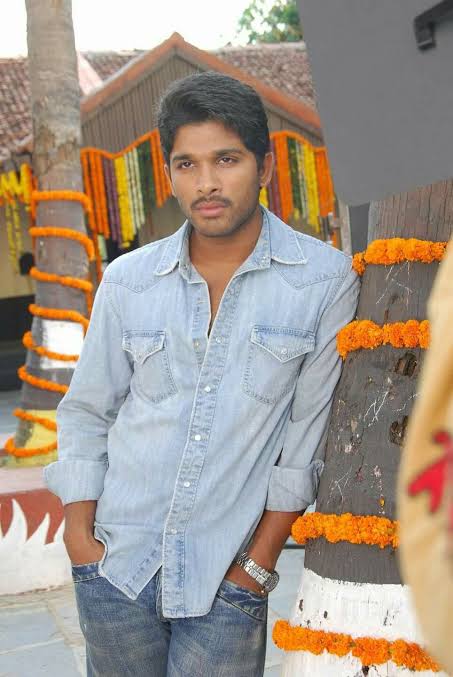 5 Times Vijay Deverakonda And Allu Arjun Rocked The Denim Fashion 1