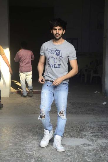 5 Trendy Summer Tees From Kartik Aaryan’s Wardrobe For Men Who Like To Keep It Simple - 0