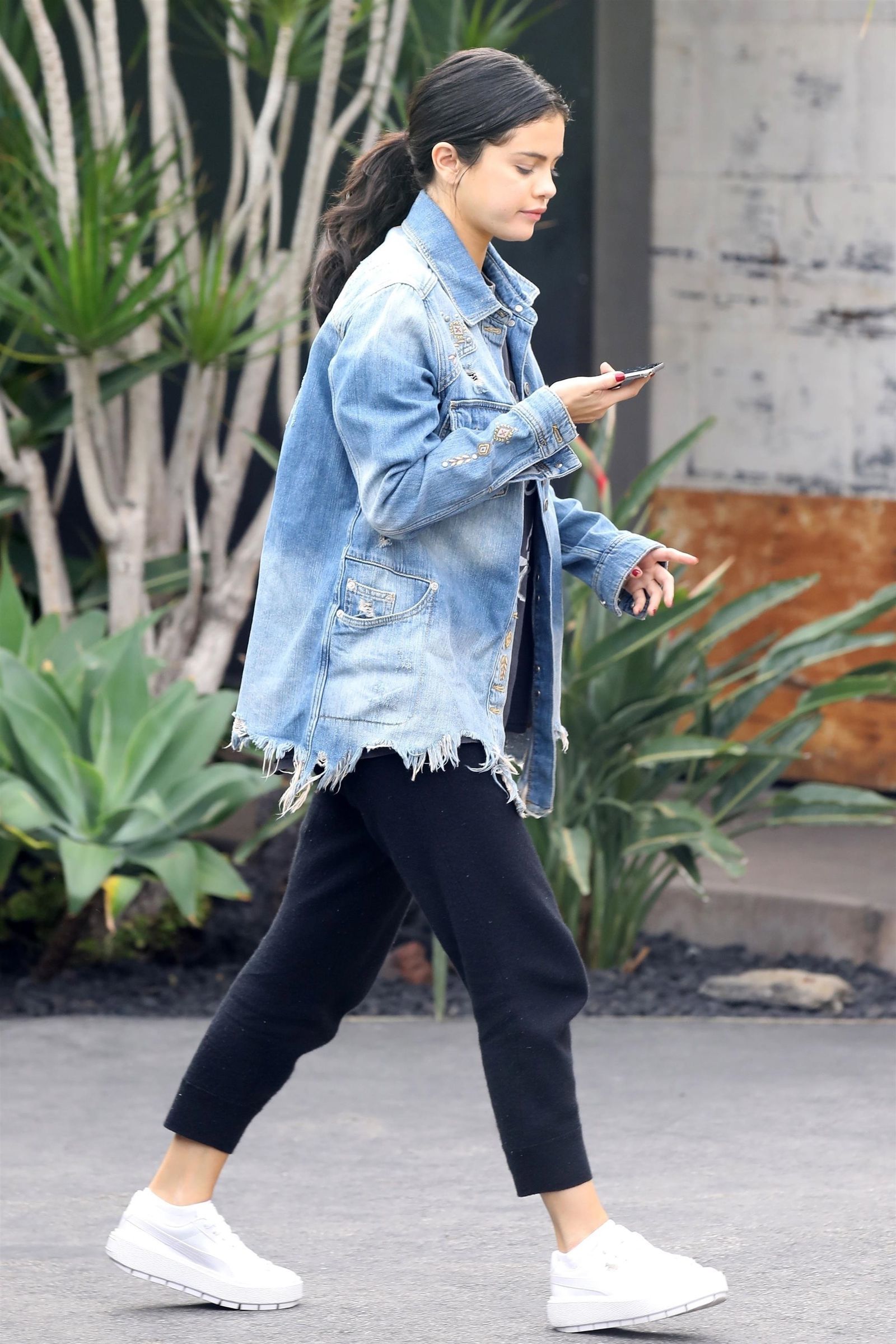 5 Trendy Summer Tees From Selena Gomez's Wardrobe For Women Who Like To Keep It Simple 6