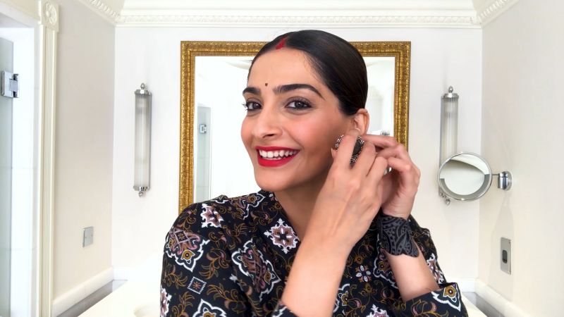 6 Stunning Beauty Moments Of Sonam Kapoor, Pooja Hegde, And Alia Bhatt - 1