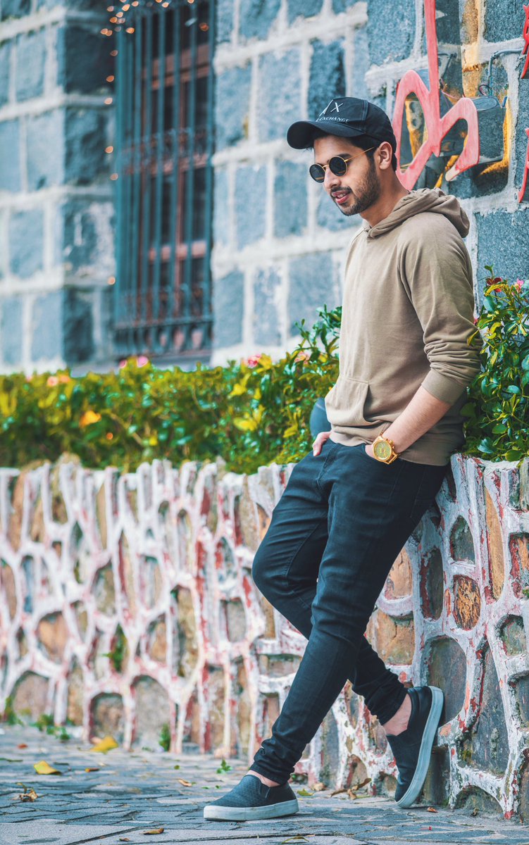 Adorable Hoodie Style To Follow From Armaan Malik 3