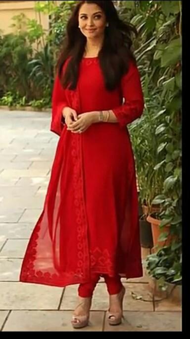 Aishwarya Rai Bachchan’s Ethnic Wear Wardrobe is a VISUAL DELIGHT - 2