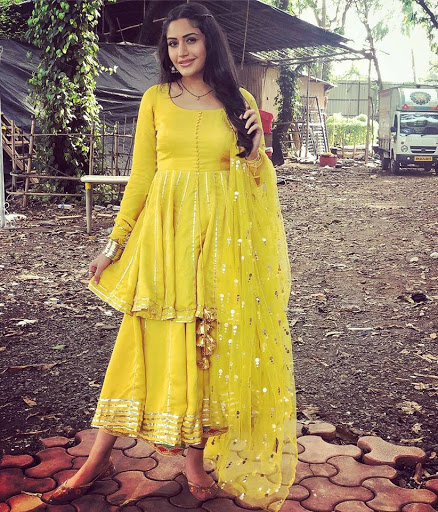 Anita Hassanandani, Jasmin Bhasin And Surbhi Chandna Appear Damn Gorgeous In These Pretty Yellow Outfits - 4