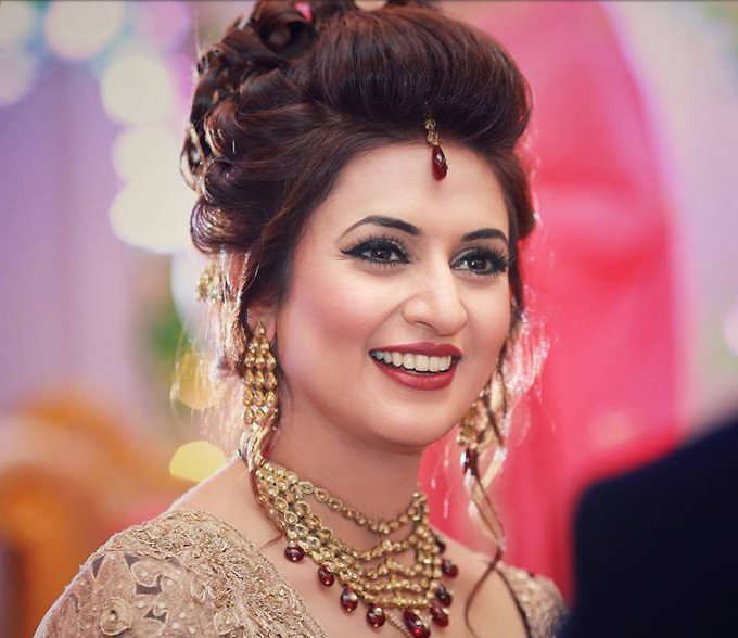 5 Makeup Looks To Steal From Divyanka Tripathi - 1