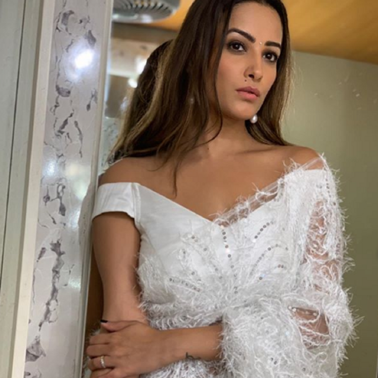 Anita Hassanandani VS Shraddha Arya: Who Wore The White Saree Better? VOTE 1