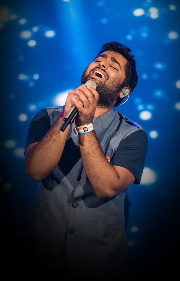 Arijit Singh's Dynamic Looks To Follow