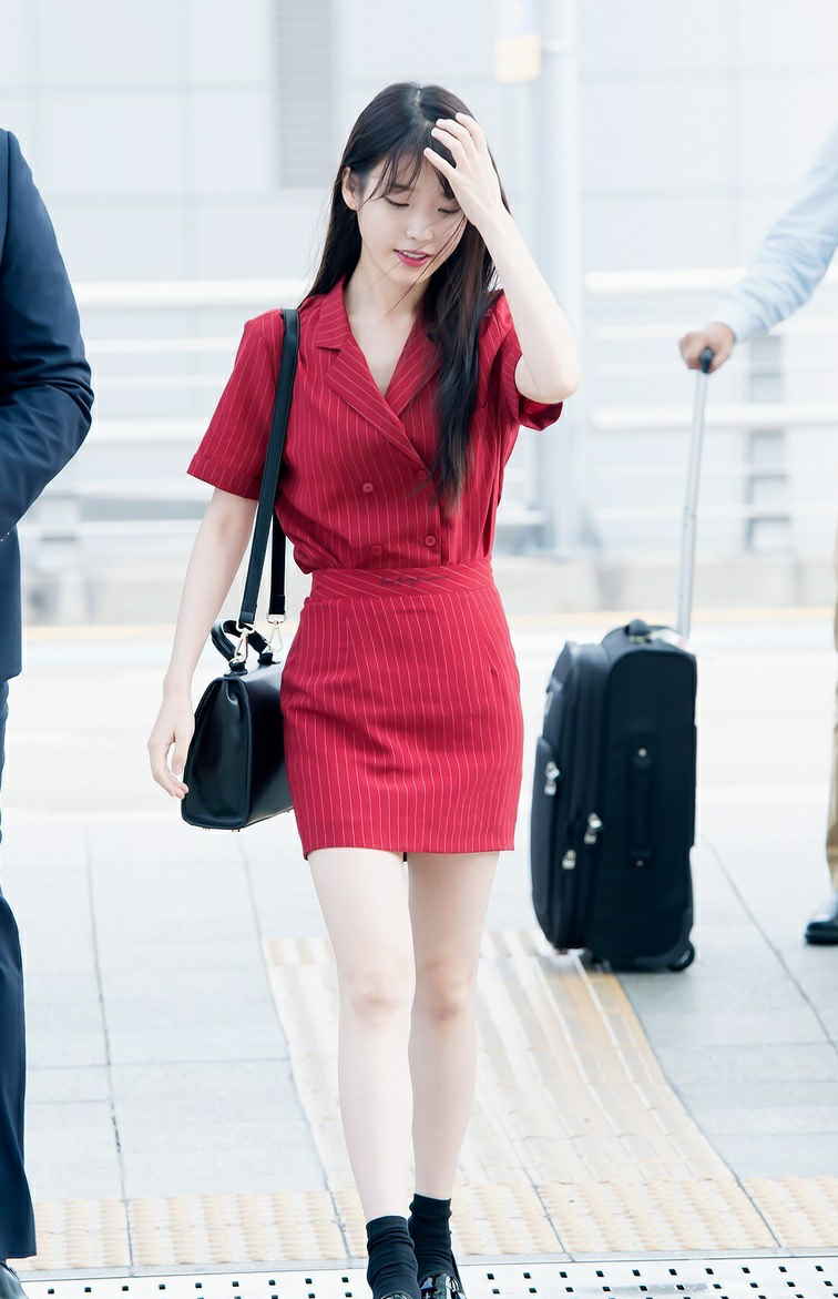 Bae Suzy, IU: Coolest Airport Looks for Girls! 3