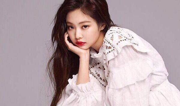 BLACKPINK Jennie Loves Posing And These Pics Are Proof - 1