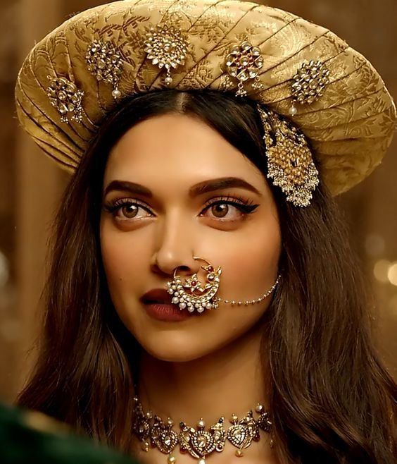 Deepika Padukone, Kareena Kapoor & Kangana Ranaut Will Leave You Speechless In These Fabulous Nose Rings Looks - 0