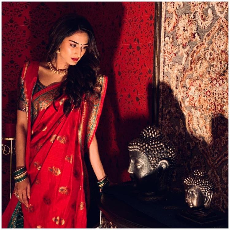 Erica Fernandes's Banarsi Saree Is A Must Have This Festive Season, Here's Why