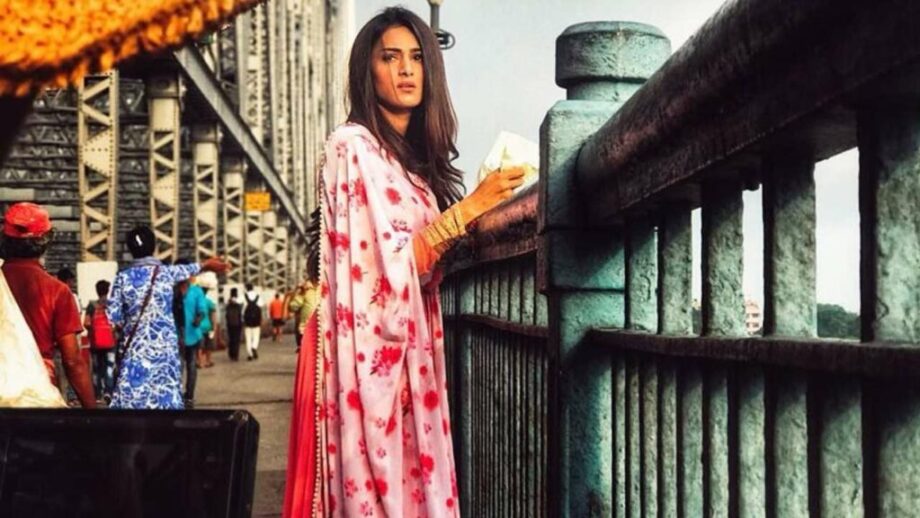 Floral To Checkered: Erica Fernandes, Surbhi Jyoti, Nia Sharma Will Give You Ideas To Upgrade Your Wardrobe - 3