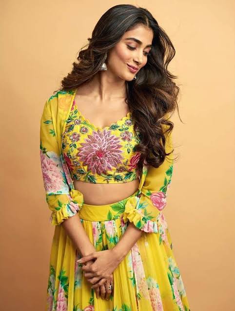 Floral To Sequins: Pooja Hegde, Tamannaah Bhatia And Keerthy Suresh Will Give You Ideas For Your Ethnic Wardrobe 2