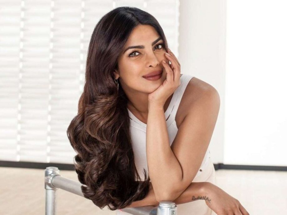 Healthy Hair: Hair Care Ideas Straight From Anushka Sharma, Kareena Kapoor, And Priyanka Chopra - 2