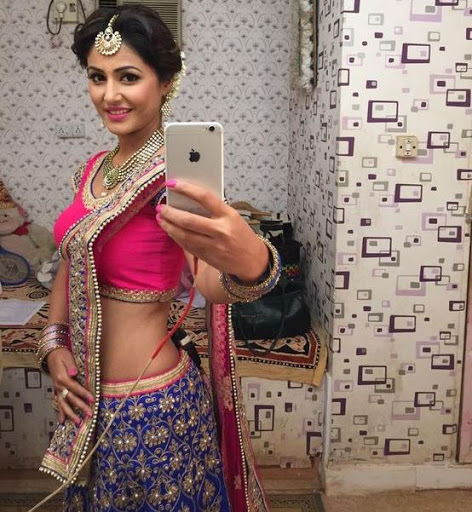 Here’s How Hina Khan, Surbhi Chandna And Divyanka Tripathi styled lehenga with Gajra - 3