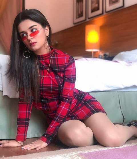 How To Style Checkered Outfits? Learn From Avneet Kaur And Ashi Singh - 2