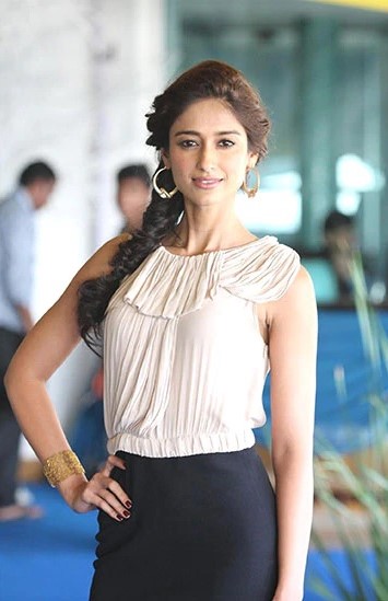 Illeana D’Cruz To Shruti Haasan: 5 Ways To Try Braided Hairstyles From Office To Party - 1