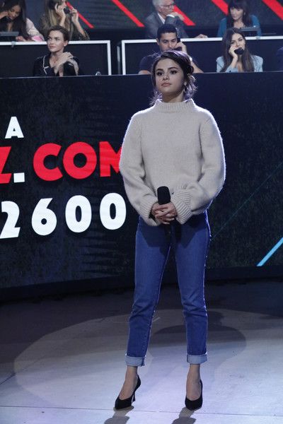 [IN PHOTOS] Selena Gomez's COOL Look In Turtleneck Sweaters 5