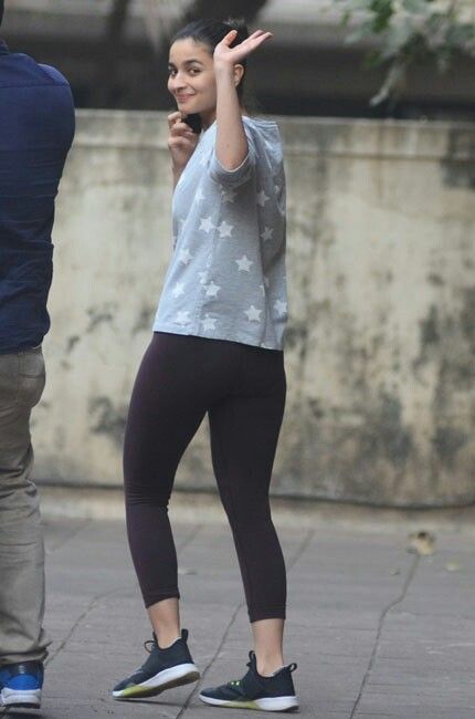 [In Pics] Alia Bhatt Gym wear Look - 4