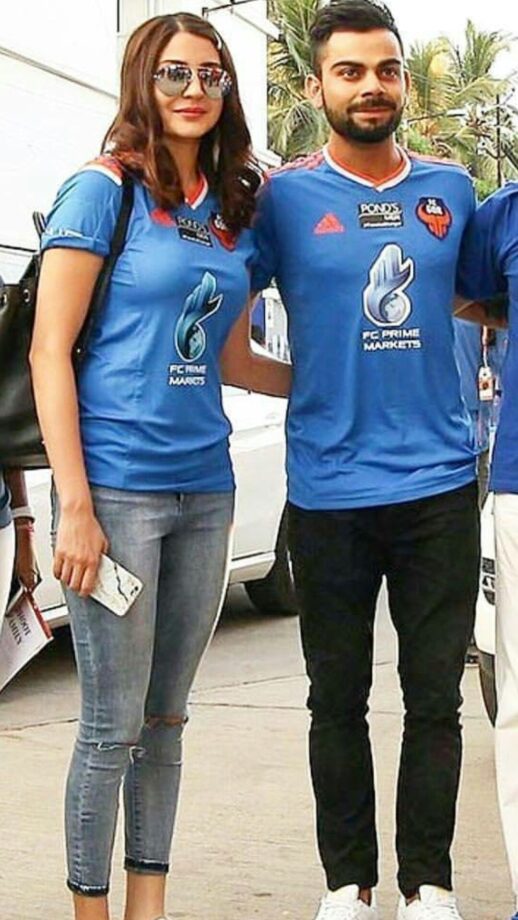 [IN PICS] Anushka Sharma, Kareena Kapoor, Priyanka Chopra’s Jersey Look - 1