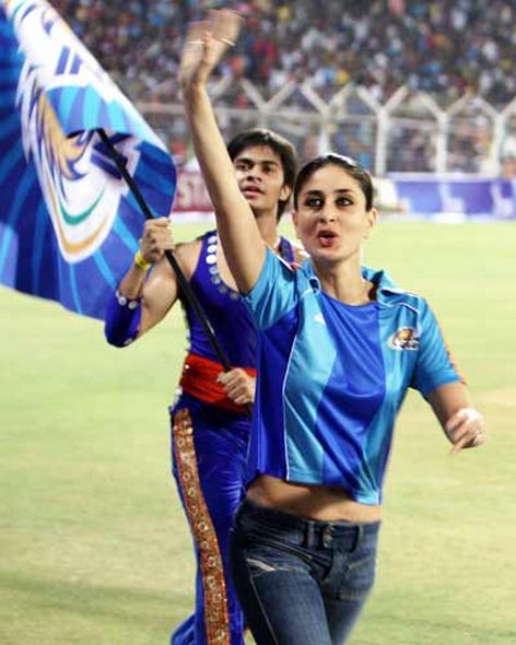 [IN PICS] Anushka Sharma, Kareena Kapoor, Priyanka Chopra’s Jersey Look - 2