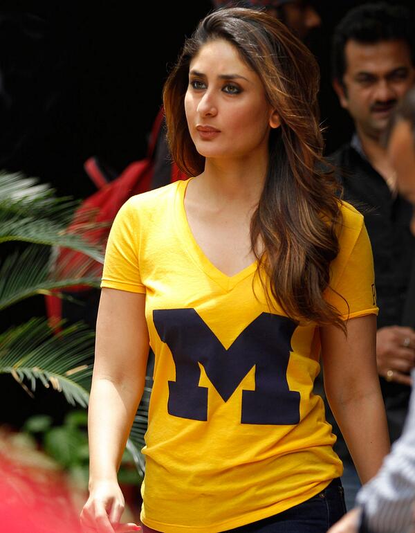 [IN PICS] Anushka Sharma, Kareena Kapoor, Priyanka Chopra’s Jersey Look - 3