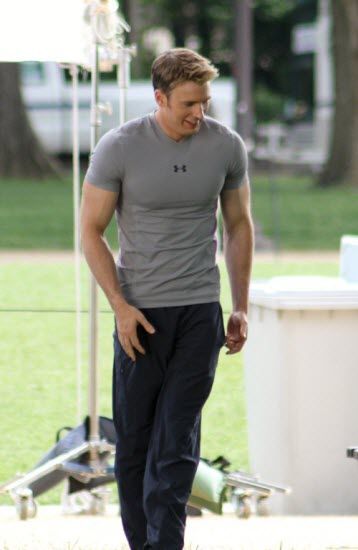 [In Pics] Chris Evans' Gym Wear Look 3