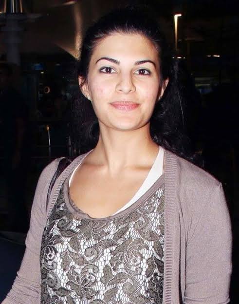 Jacqueline Fernandez’s Casual No Makeup Look! 1