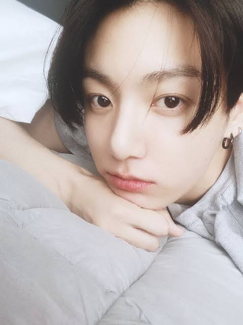 Jungkook Will Steal Your Heart With His Smile In These Selfies; See Pics