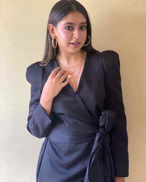 Kaisi Yeh Yaariaan fame Niti Taylor’s Fashionable All-Black Outfit Makes Heads Turn! - 3