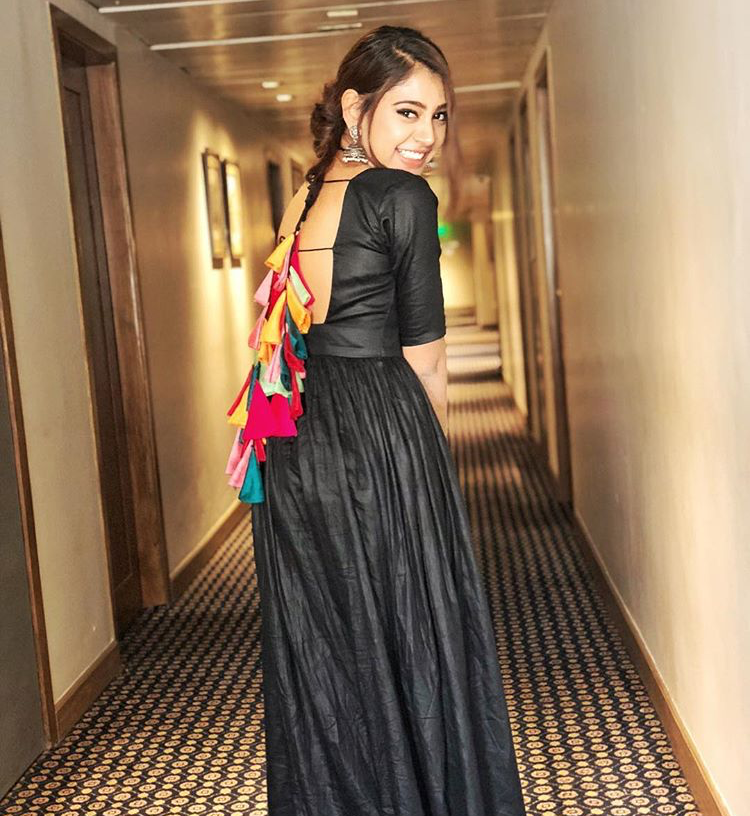 Kaisi Yeh Yaariaan fame Niti Taylor’s Fashionable All-Black Outfit Makes Heads Turn! - 4