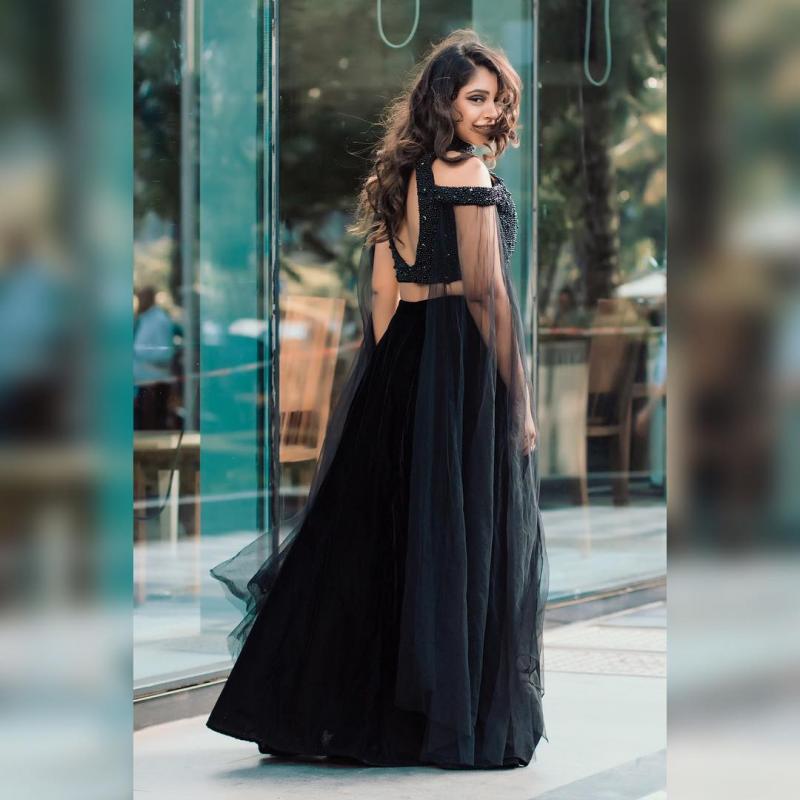 Kaisi Yeh Yaariaan fame Niti Taylor’s Fashionable All-Black Outfit Makes Heads Turn! - 1